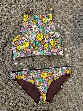 Women’s Roxy Floral Bikini Set in Brown, Purple, Green, Yellow, Peach. Worn once
